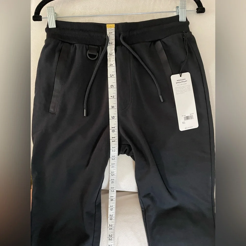 NWT Alo Yoga Nomadic Sweatpants in Black Front & Back Pockets Size S - Picture 8 of 16